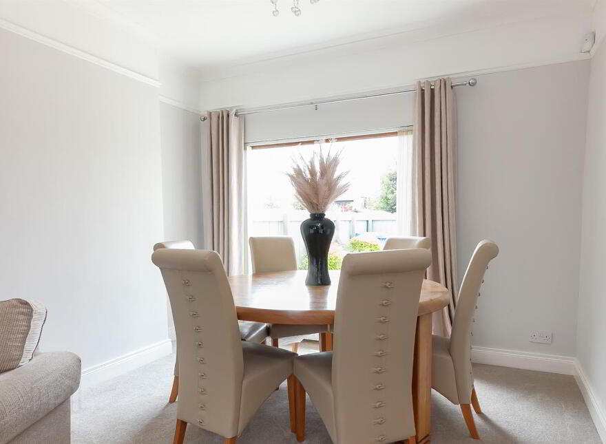 90 Glenarm Road, Larne, BT40 1DS