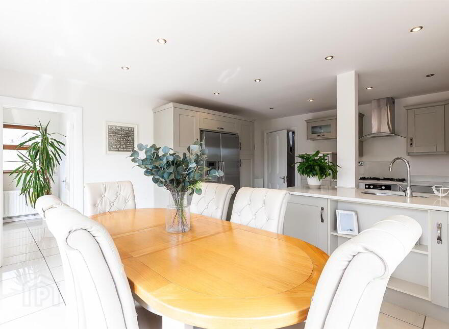 90 Glenarm Road, Larne, BT40 1DS