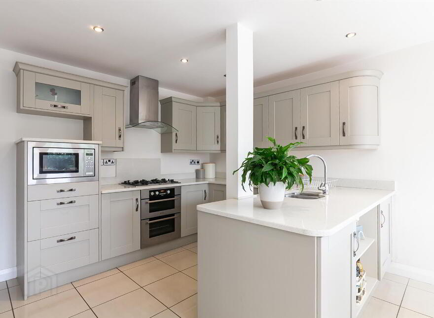 90 Glenarm Road, Larne, BT40 1DS