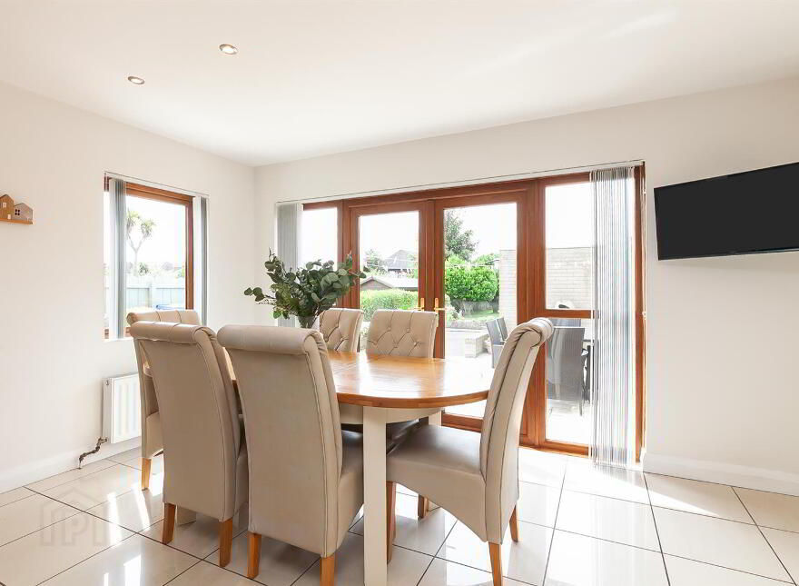 90 Glenarm Road, Larne, BT40 1DS