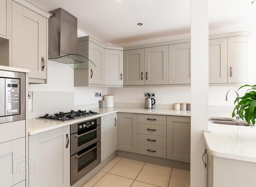90 Glenarm Road, Larne, BT40 1DS