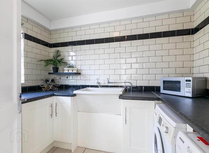 90 Glenarm Road, Larne, BT40 1DS