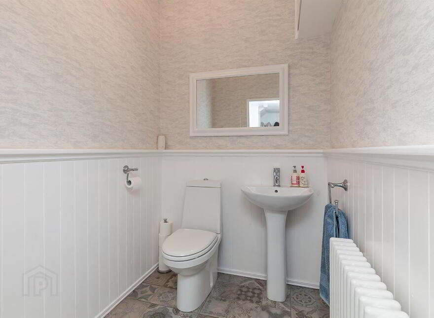 90 Glenarm Road, Larne, BT40 1DS