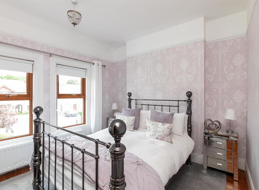 90 Glenarm Road, Larne, BT40 1DS