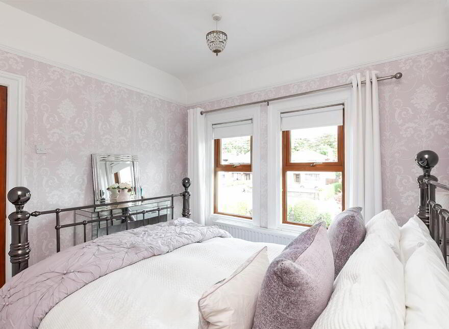 90 Glenarm Road, Larne, BT40 1DS