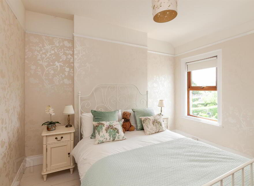 90 Glenarm Road, Larne, BT40 1DS