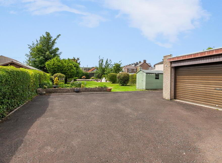 90 Glenarm Road, Larne, BT40 1DS
