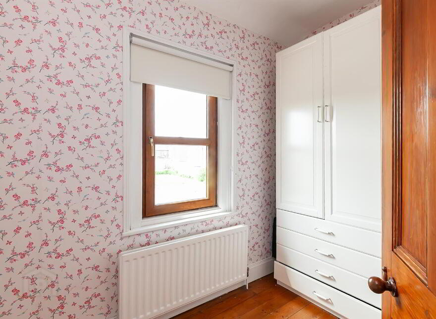 90 Glenarm Road, Larne, BT40 1DS