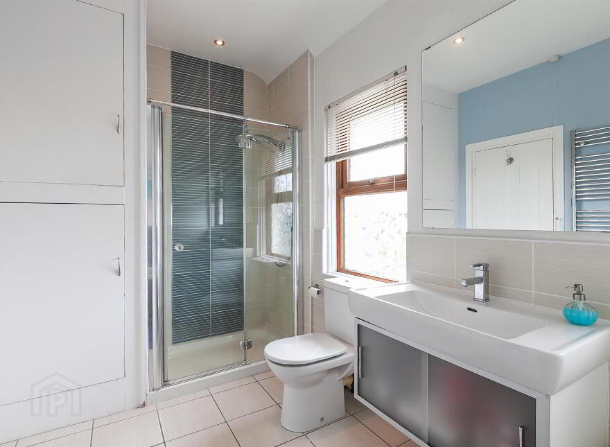 90 Glenarm Road, Larne, BT40 1DS