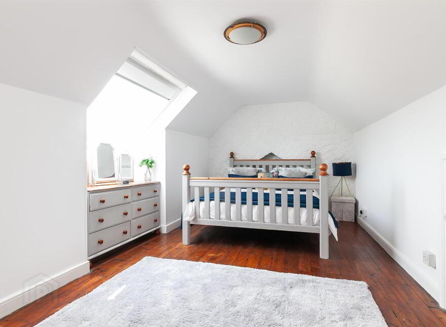 90 Glenarm Road, Larne, BT40 1DS
