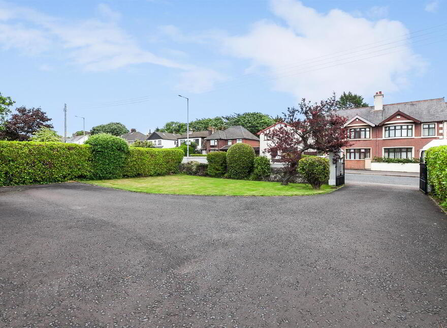 90 Glenarm Road, Larne, BT40 1DS