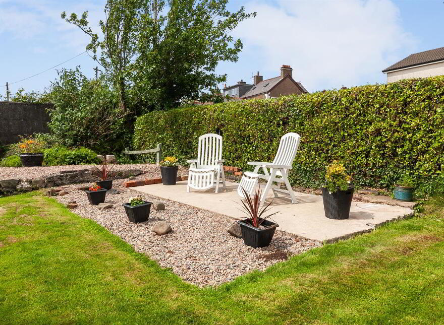 90 Glenarm Road, Larne, BT40 1DS