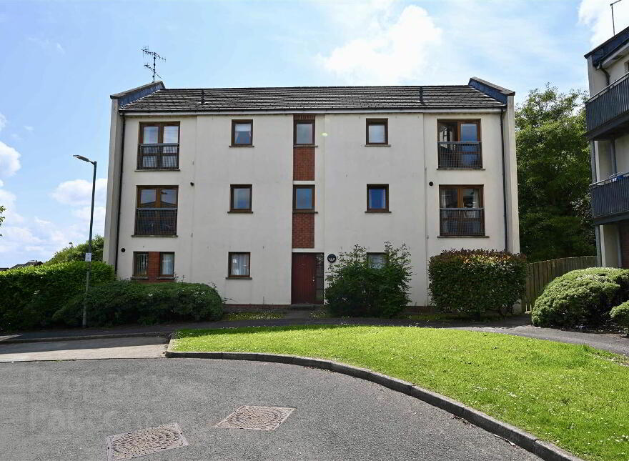 77c Heath Lodge Drive, Belfast, BT13 3WL photo