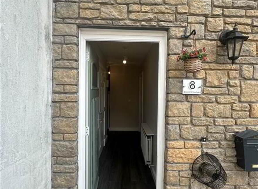8 Broomhill Courtyard, Magheralin, BT67 0UX