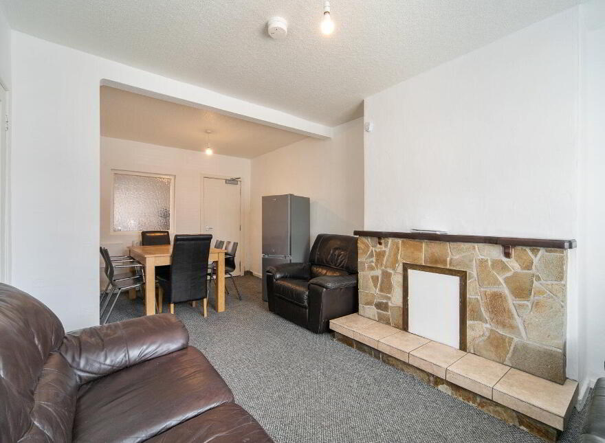 16 Kilburn Street, Belfast, BT12 6JS