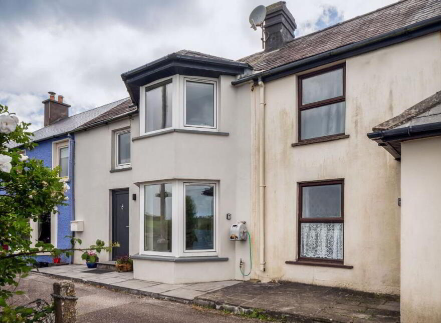 Dunroisin, 4 Lighthouse Terrace, Roches Point, Whitegate, Midleton