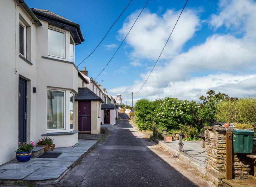Dunroisin, 4 Lighthouse Terrace, Roches Point, Whitegate, Midleton