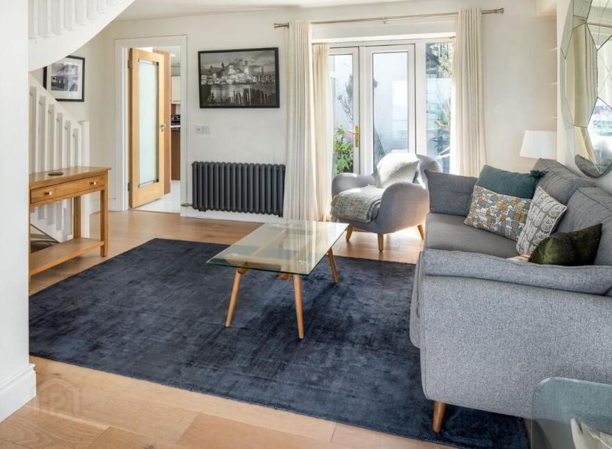 Dunroisin, 4 Lighthouse Terrace, Roches Point, Whitegate, Midleton