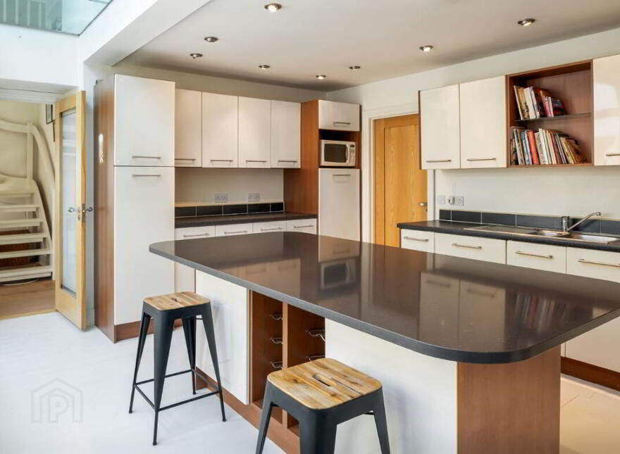 Dunroisin, 4 Lighthouse Terrace, Roches Point, Whitegate, Midleton