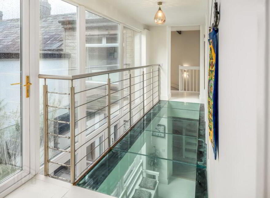 Dunroisin, 4 Lighthouse Terrace, Roches Point, Whitegate, Midleton