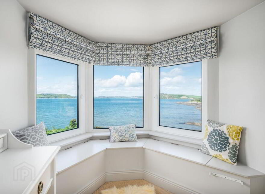 Dunroisin, 4 Lighthouse Terrace, Roches Point, Whitegate, Midleton