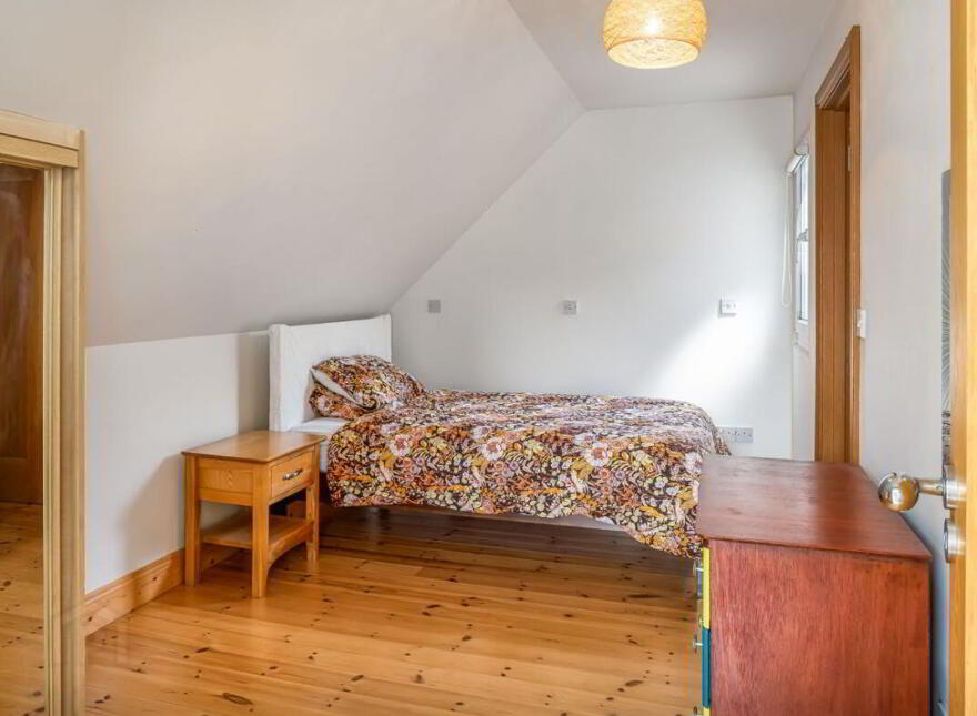 Dunroisin, 4 Lighthouse Terrace, Roches Point, Whitegate, Midleton