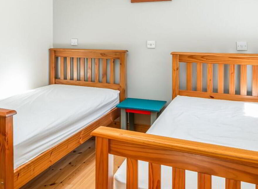 Dunroisin, 4 Lighthouse Terrace, Roches Point, Whitegate, Midleton
