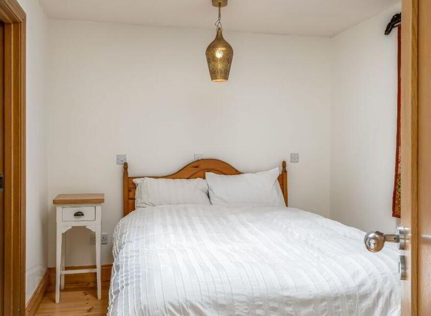 Dunroisin, 4 Lighthouse Terrace, Roches Point, Whitegate, Midleton