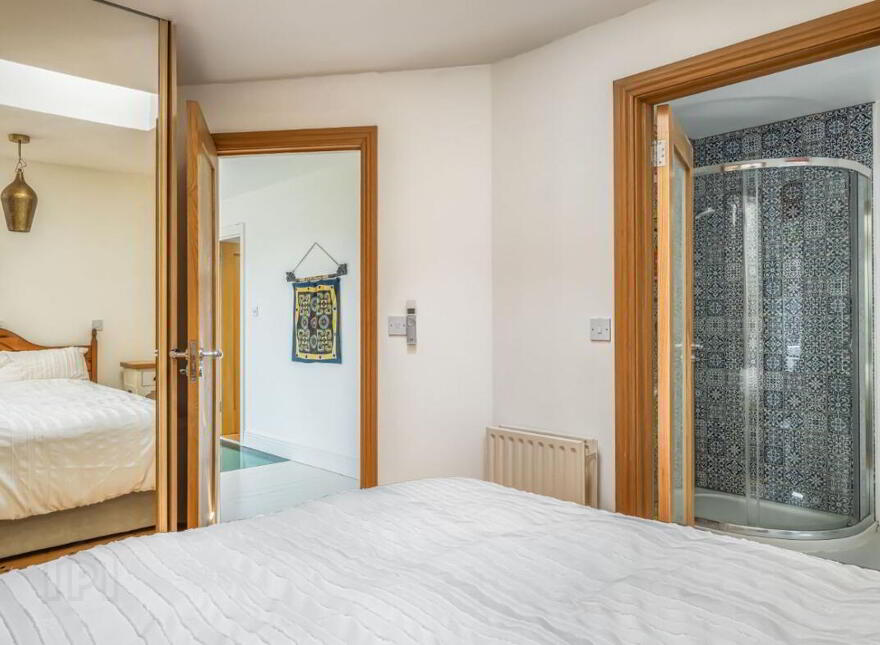 Dunroisin, 4 Lighthouse Terrace, Roches Point, Whitegate, Midleton
