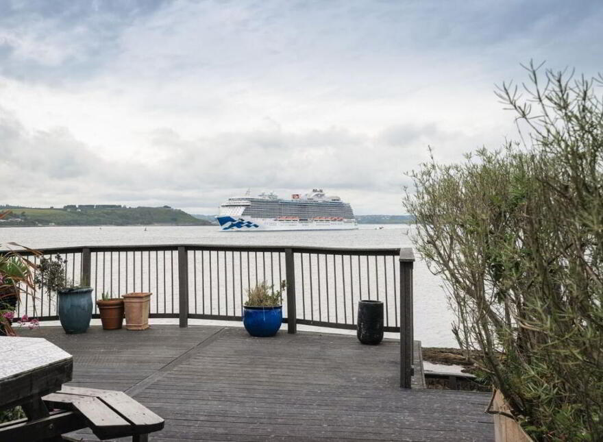 Dunroisin, 4 Lighthouse Terrace, Roches Point, Whitegate, Midleton