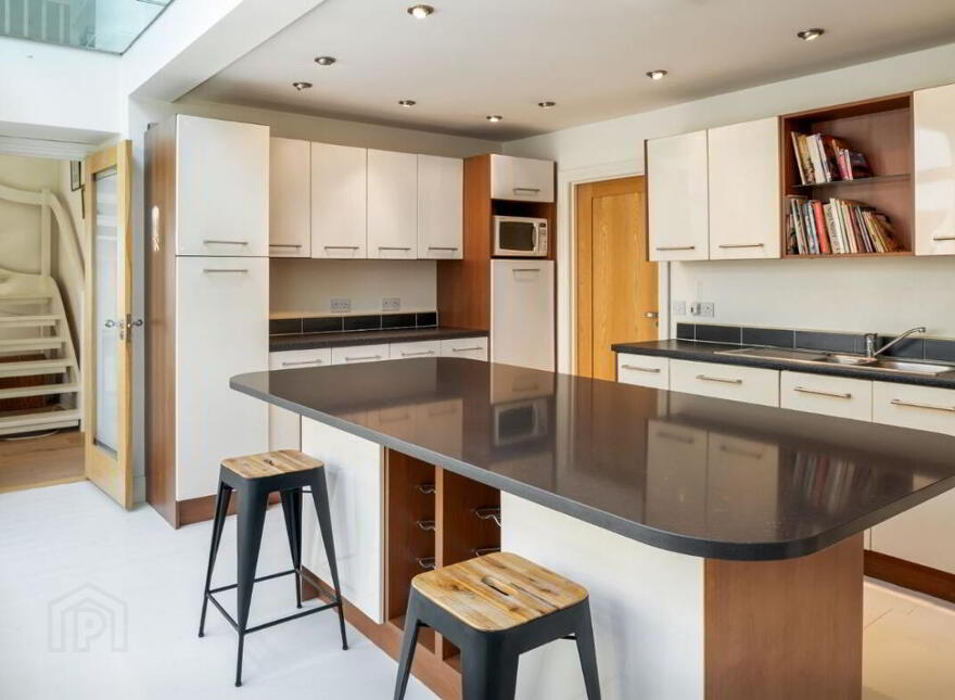 Dunroisin, 4 Lighthouse Terrace, Roches Point, Whitegate, Midleton