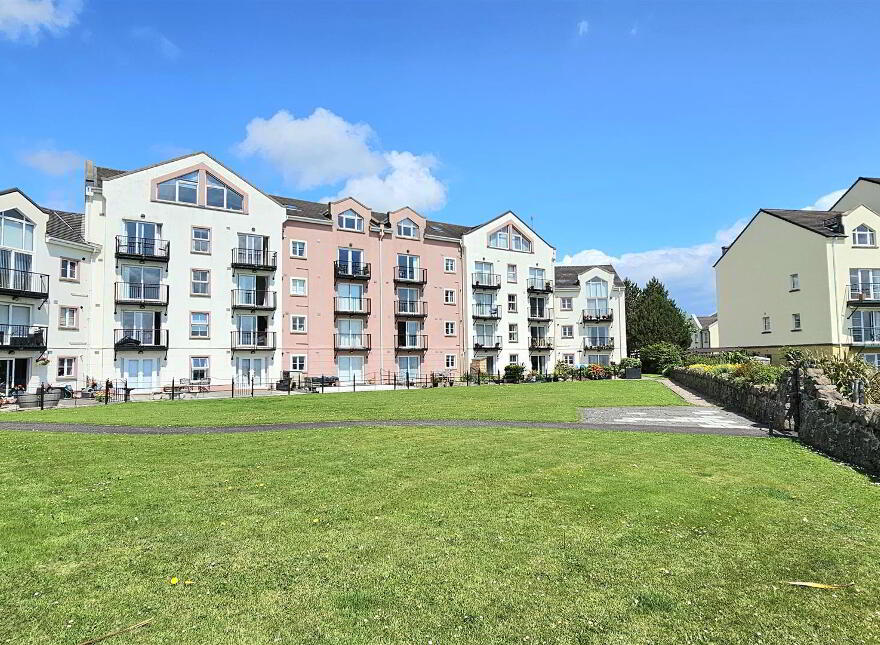 27 Castlerocklands, Carrickfergus, BT38 8BY