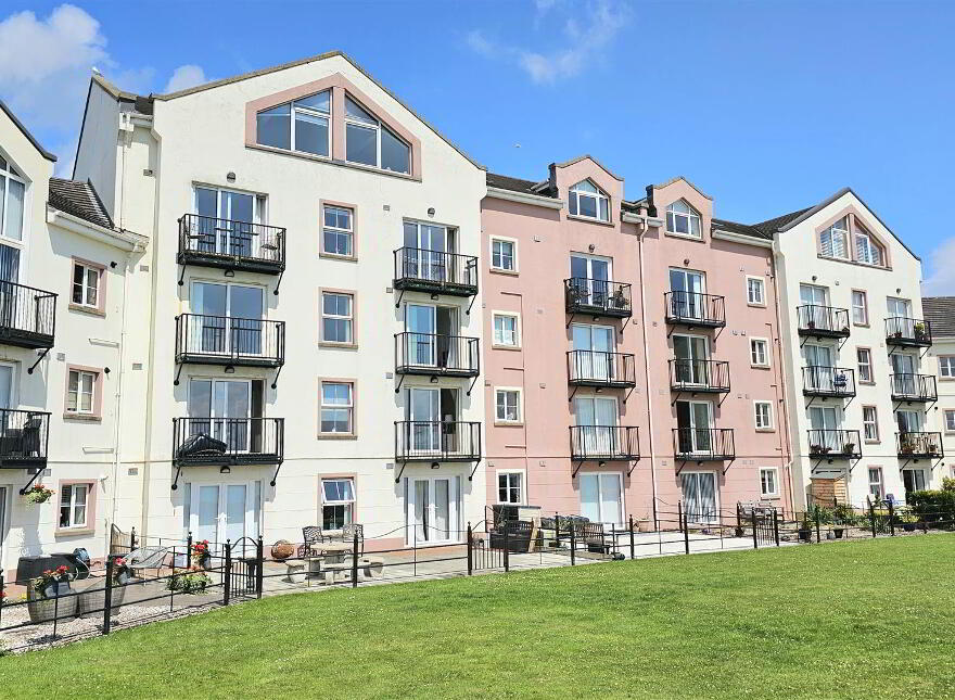 27 Castlerocklands, Carrickfergus, BT38 8BY photo