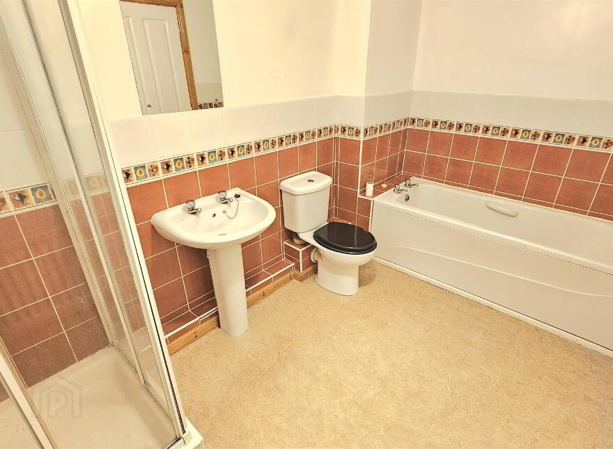 27 Castlerocklands, Carrickfergus, BT38 8BY