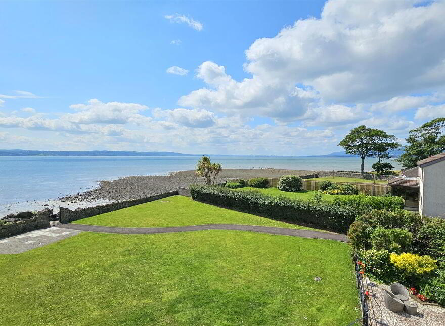 27 Castlerocklands, Carrickfergus, BT38 8BY