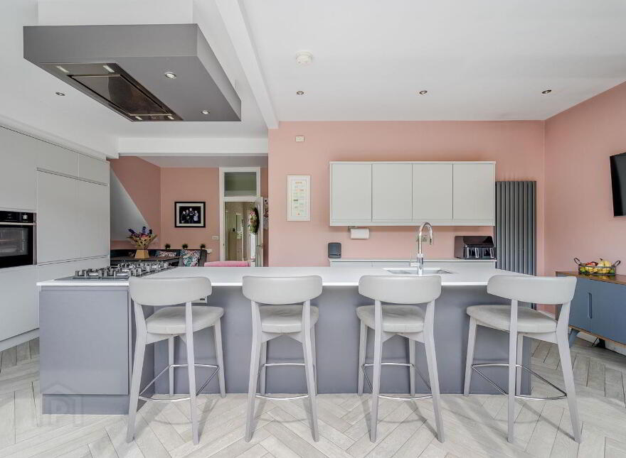 7 Seahill Road, Holywood, BT18 0DA