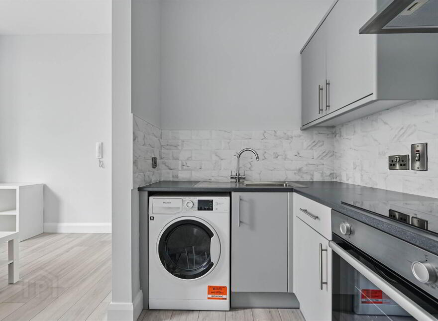 Apt 2, 37 Wellington Park, Lisburn Road, Belfast, BT9 6DN