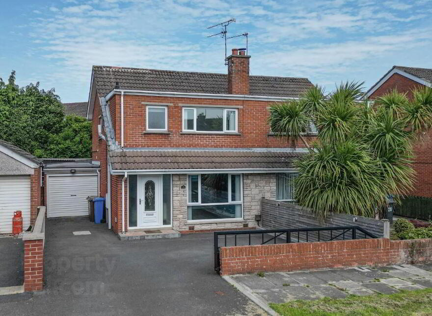 26 Castlelodge Avenue, Comber, Newtownards, BT23 5DN photo