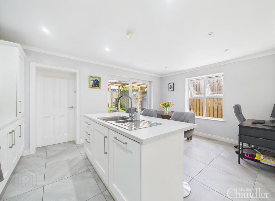 4b Woodbreda Crescent, Belfast, BT8 7JL