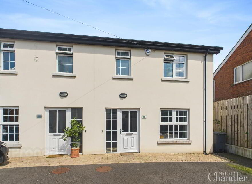 4b Woodbreda Crescent, Belfast, BT8 7JL photo