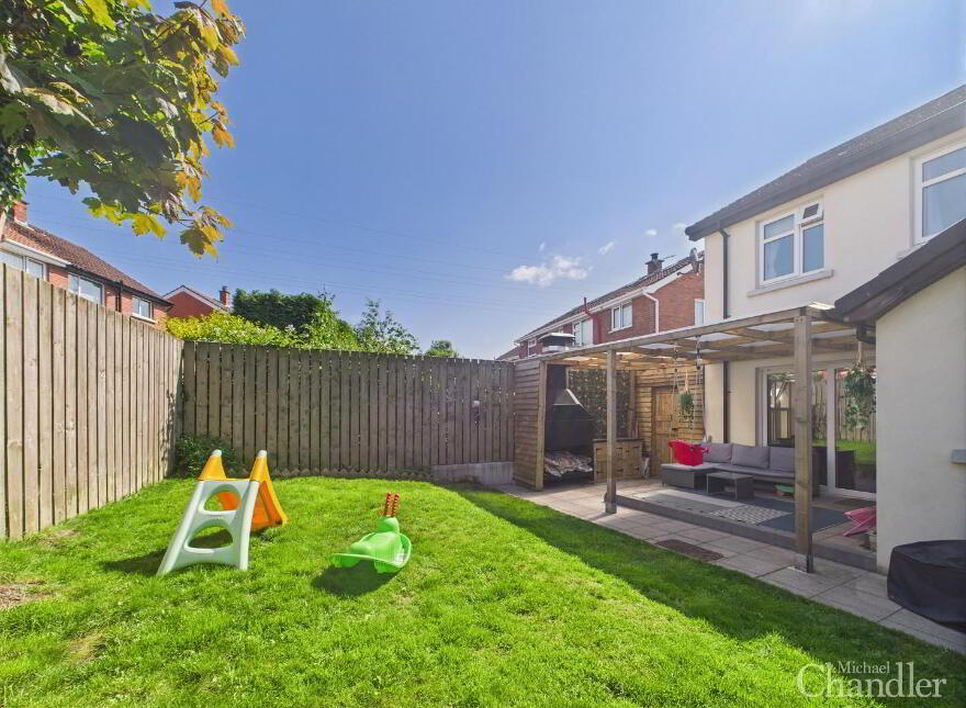 4b Woodbreda Crescent, Belfast, BT8 7JL