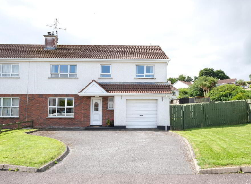 40 Rathview Park, Lisbellaw, BT94 5EW photo