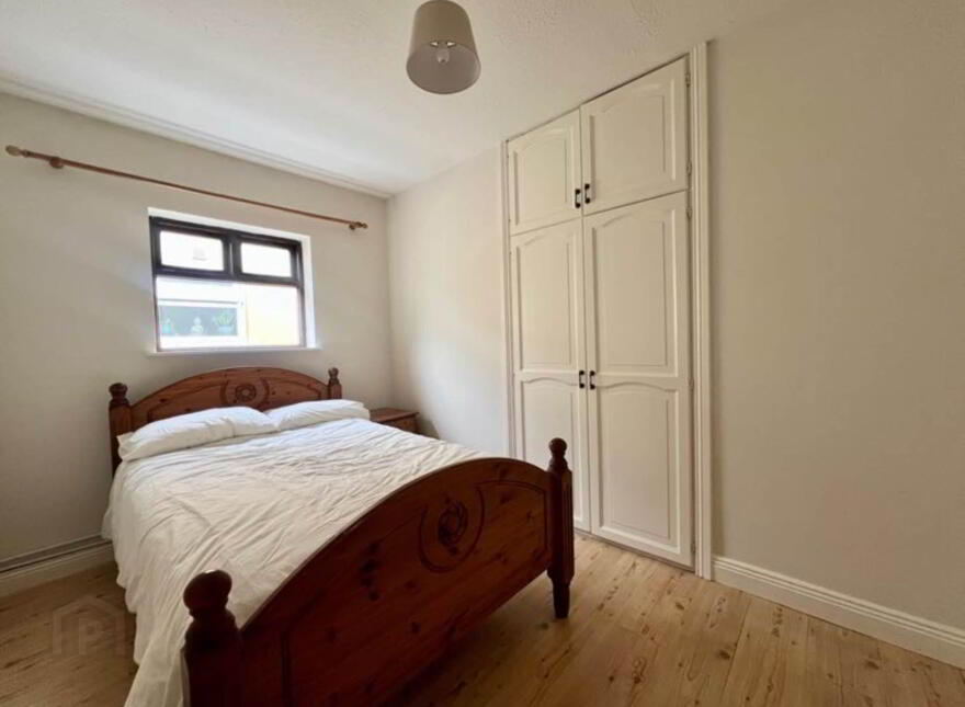 Monalee, Tralee