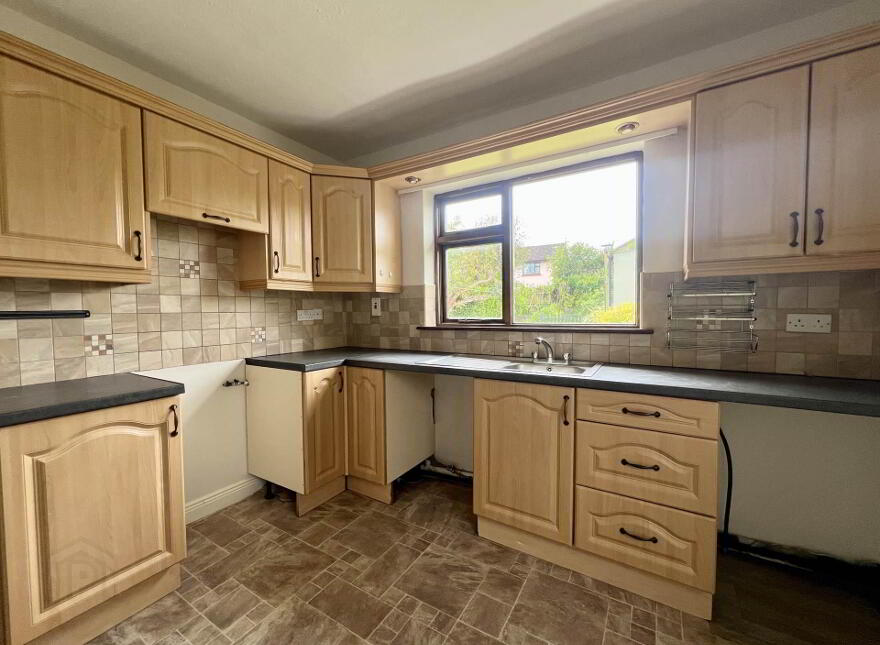 Monalee, Tralee