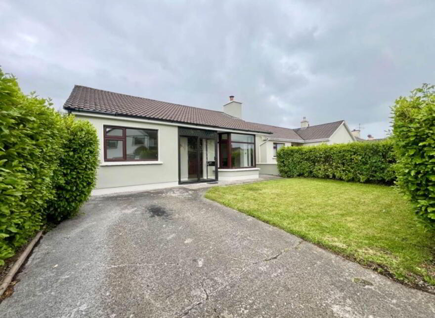 Monalee, Tralee