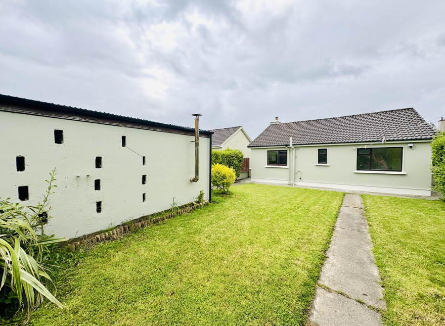 Monalee, Tralee