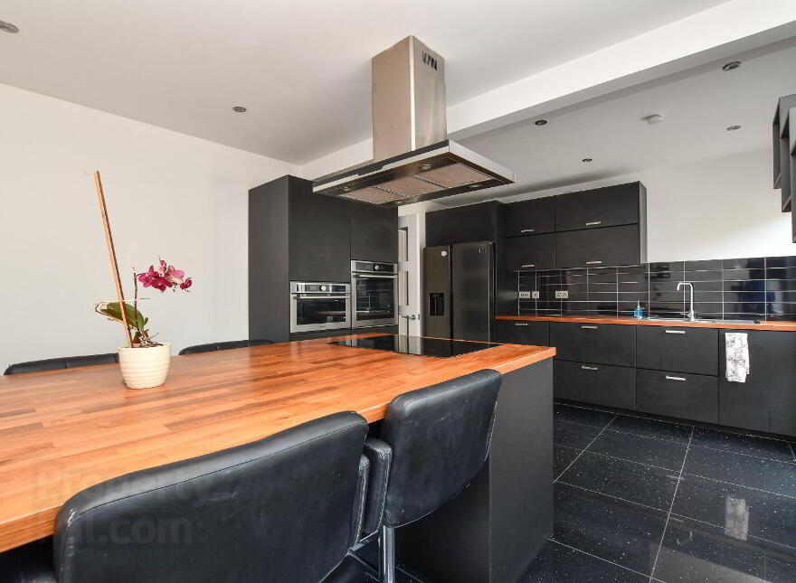 26 Castlelodge Avenue, Comber, Newtownards, BT23 5DN photo