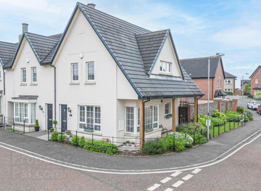 17 Millmount Village Square, Dundonald, Belfast, BT16 1YX photo