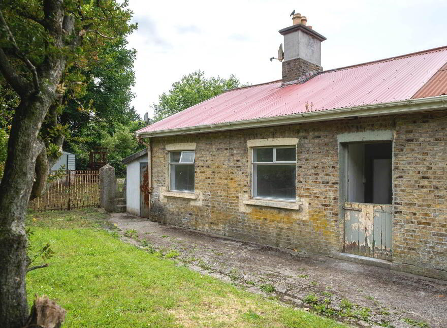 St Patricks Terrace, Clara photo