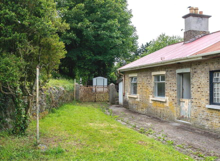 St Patricks Terrace, Clara